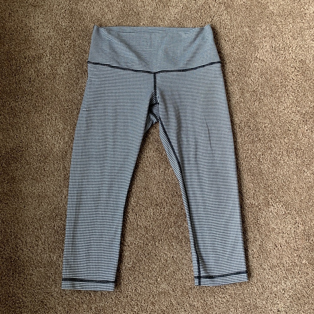 LULULEMON: Capri leggings